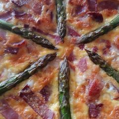 Torta salata di speck, caprino e asparagi A picture of Torta salata di speck, caprino e asparagi.