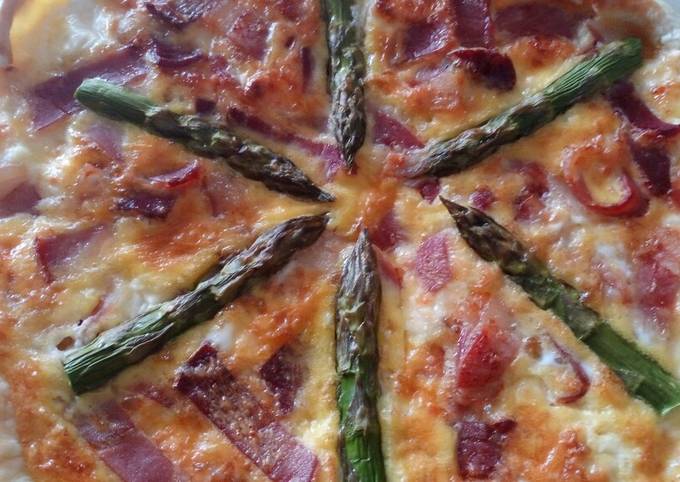 Torta salata di speck, caprino e asparagi