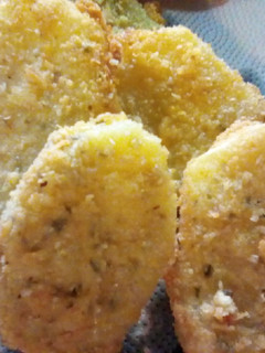 Una foto de Papas a la milanesa 🥔┬──┬ ¯\_(ツ)