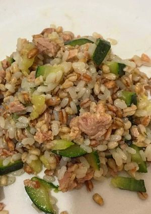 Foto di Riso ai 3 cereali con zucchine e tonno