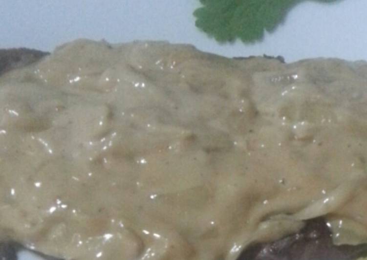 Entrecot con salsa de cebolla caramelizada