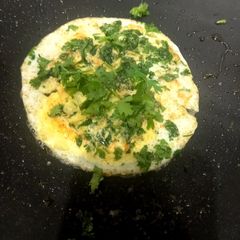 A picture of Omelette with green coriander 🥚🥬🥬.