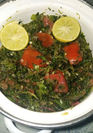 A picture of Hari chutney in desi style.