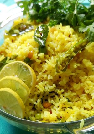 A picture of Lemon rice.
