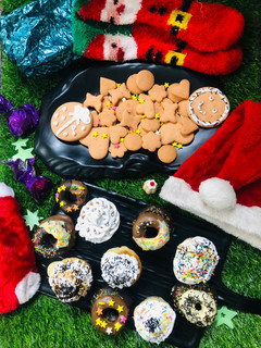 કુકીઝ, ડોનટ્સ, કપ કેક્સ (cookies, donuts, Cup cakes recipe in Gujarati) રેસીપી મુખ્ય ફોટો