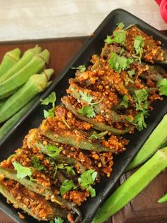 भरली भेंडी (bharli bhendi recipe in marathi) रेसिपी चे मुख्य फोटो