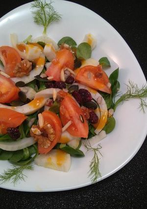 Foto principal de Ensalada afrodisíaca de hinojo y canónigos