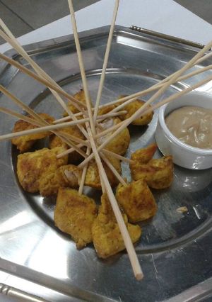 Una foto de Pincho de pollo con curry