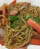 Tallarines fritos estilo japonés（焼きそば）