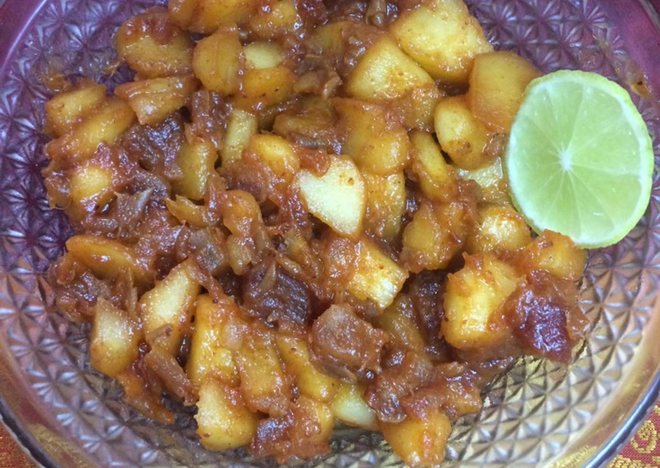 Apple and dates chunky chutney