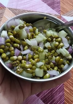 স্প্রাউট চাট (Sprout chaat recipe in Bengali) রেসিপির প্রধান ছবি
