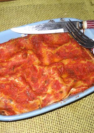 Una foto de Lasaña con ricota, jamón, mozzarella y hongos