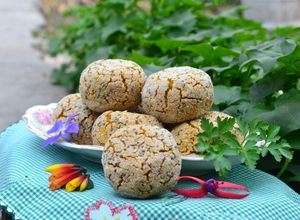 Una foto de Bombitas de garbanzo y zapallo rellenas de queso🌾