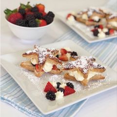 A picture of Star Berry Cream Puff.