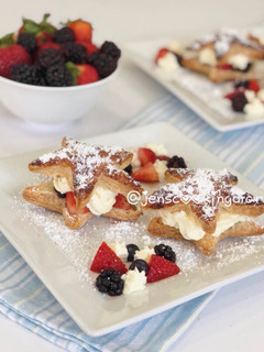 A picture of Star Berry Cream Puff.