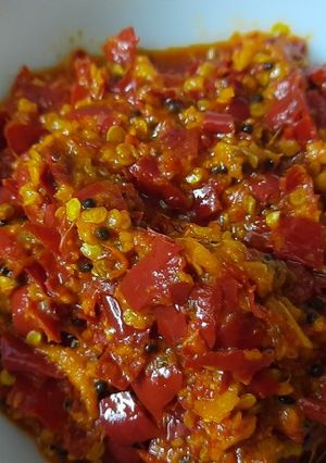 A picture of Red chilli pickle.