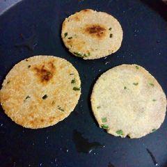 A picture of Fresh onion bhakri.