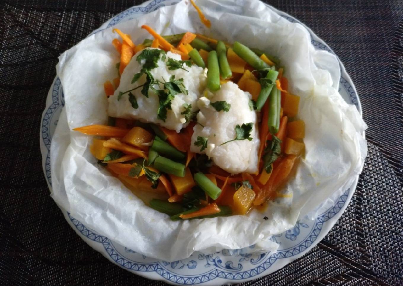 Papillote de bacalao con verduras