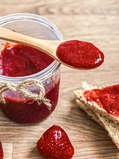 صورة لوصفة الذ مربى فراولة في البيت 🍓