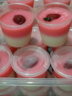 Foto resep Puding Merah Putih 🇲🇨 (topping strawbery)