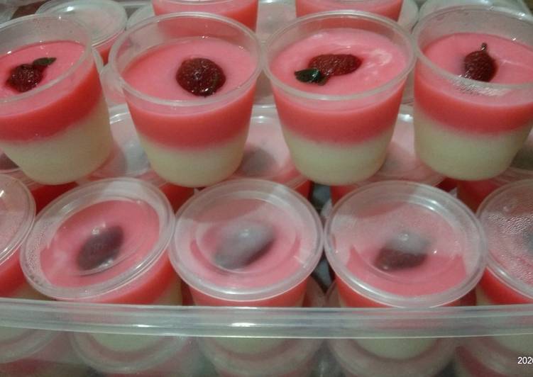 Puding Merah Putih 🇲🇨 (topping strawbery)