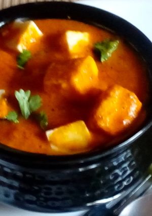 A picture of Paneer masala restaurant style.