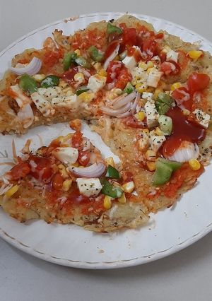 પોટેટો ચીઝ પીઝા (potato cheese pizza recipe in Gujarati) રેસીપી મુખ્ય ફોટો