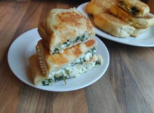 Foto resep Homemade Gözleme with Spinach and Feta
