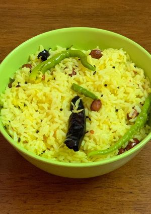 A picture of Raw mango rice(mamidikaya pulihora).