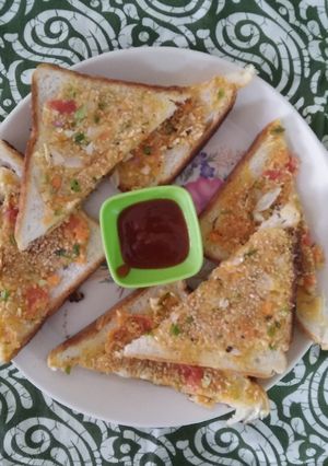 ઓપન બ્રેડ ટોસ્ટ (Open Bread Toast Recipe In Gujarati) રેસીપી મુખ્ય ફોટો