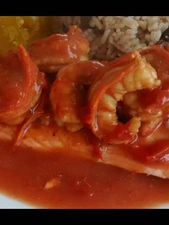 Una foto de Salmón en salsa de soja, mostaza, miel, pasta de tomate y langos