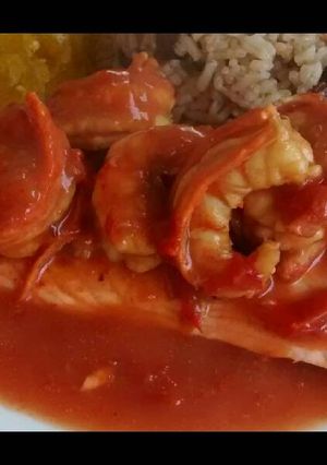Una foto de Salmón en salsa de soja, mostaza, miel, pasta de tomate y langos