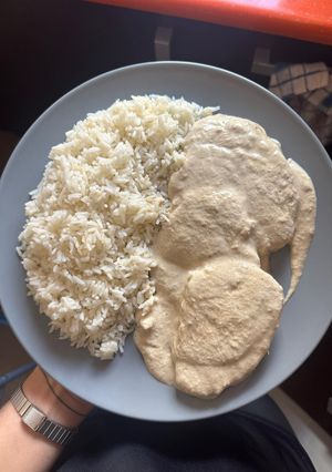 Una foto de Lomo con salsa de champiñones