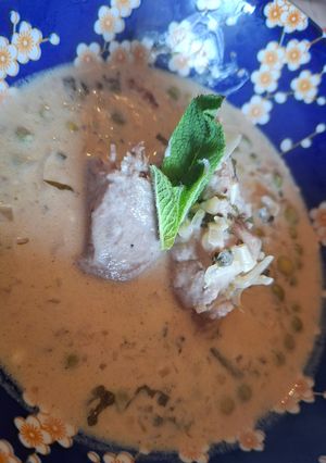 Une photo de Cocotte de veau, menthe citron et pommes de terre smashées