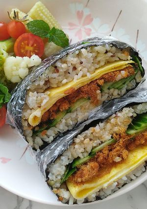 果醋肉鬆飯糰〞簡易做法的經典壽司風味 的食譜成品照片
