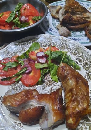 Una foto de Lechoncito festivo (la odisea del chancho)