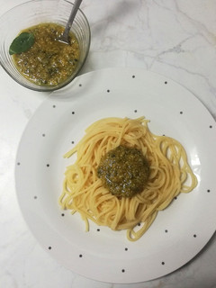 Una foto de Espaguetis al Pesto de Albahaca