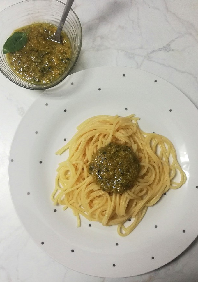 Una foto de Espaguetis al Pesto de Albahaca