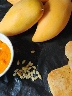 आमरस पुरी (aamras puri recipe in marathi) रेसिपी चे मुख्य फोटो 