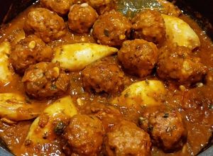 Foto principal de Albóndigas con calamares en salsa de glasé de gambas y boloñesa