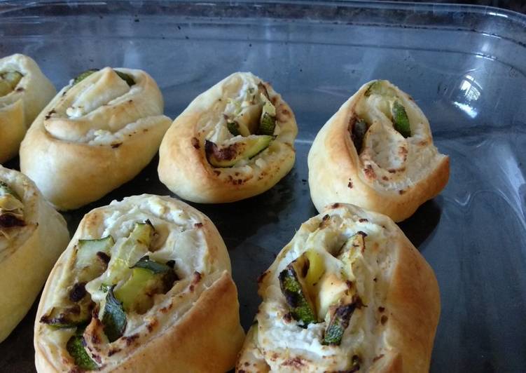 Hojaldre con calabacín y requesón