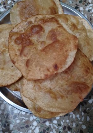 पूरी (poori recipe in Hindi) रेसिपी मुख्य फोटो