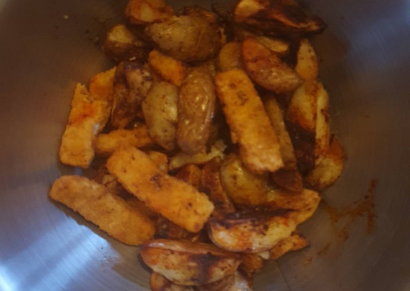 Smoked Paprika Potato wedges (with Skins on)