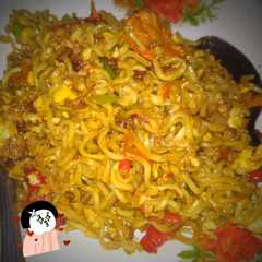 A picture of Mie goreng gila (indomie goreng).