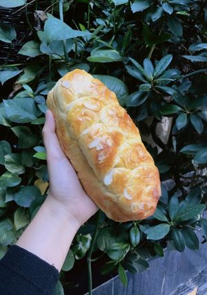 Hình của món Bánh mỳ hoa cúc Harrys Brioche.