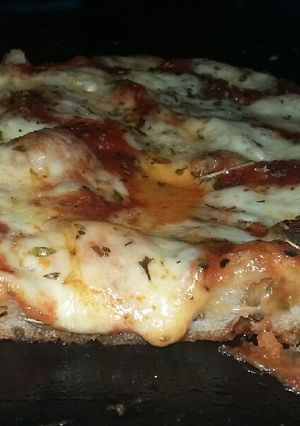 Una foto de Pizza casera 😋
