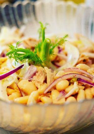 Foto principal de Ensalada de garrafones con bulbo de anís y Bonito del Norte