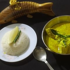 A picture of Bhapa Ilish/Steamed Ilish with filtered mustard paste & coconut.