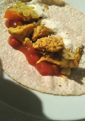 Una foto de Burritos con carne y sofrito especiado