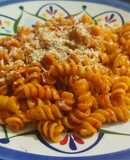Fideos con salsa vegana de morrones